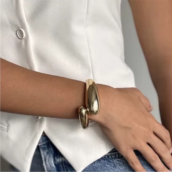 New! Anthropologie Gold Chunky Cuff Bracelet NWOT - Picture 2 of 3